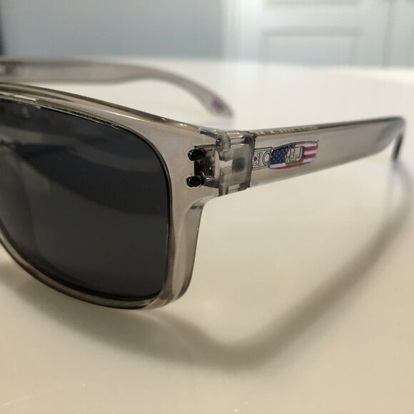 Oakley Holbrook Polarized USA Flag Collection OO9102 Smoke Gray Frame - Picture 7 of 12
